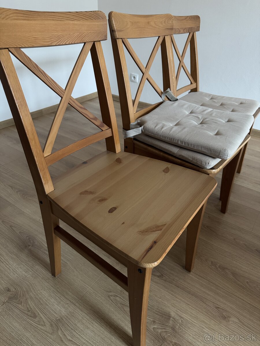 Stôl a stoličky - 3