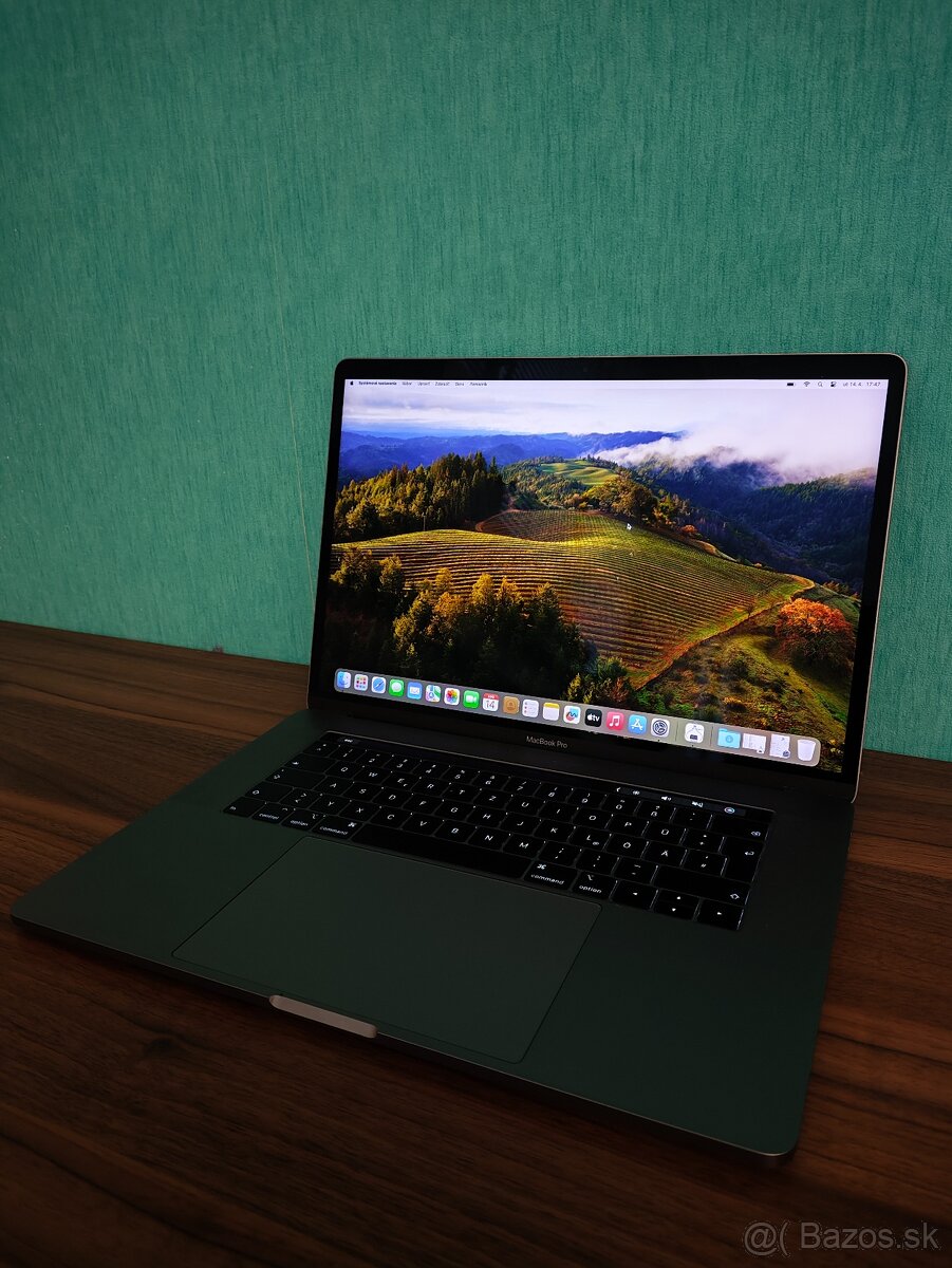 MacBook Pro 15 2019 | i7 • 16GB • 256GB SSD - 3