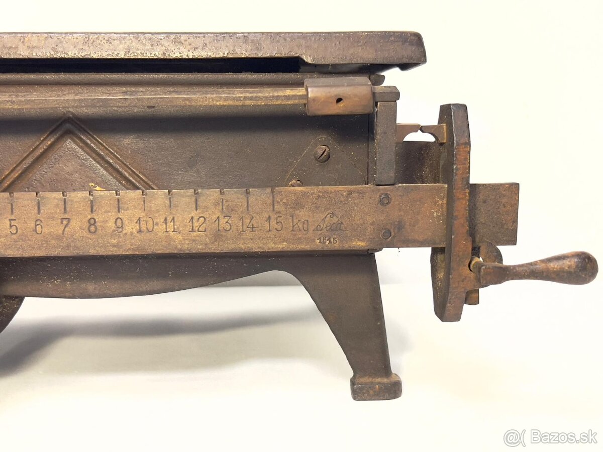 Stolova starožitna vaha . - 3