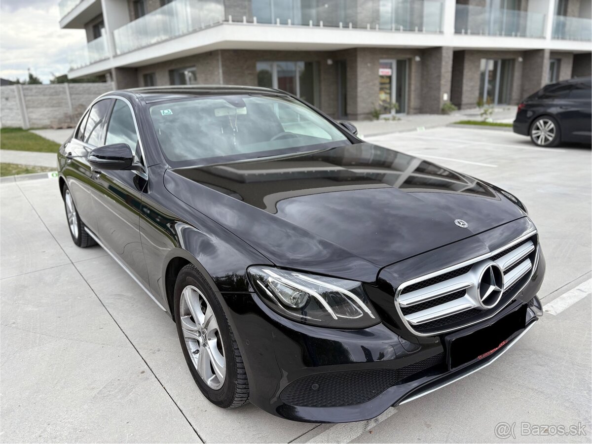 Mercedes-Benz E220d Sedan - 3