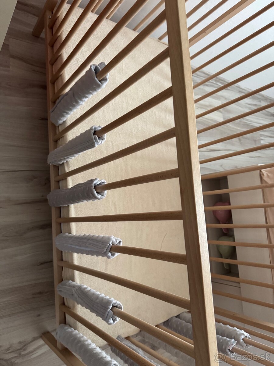 Postieľka+ dve jedalenske stoličky - 3