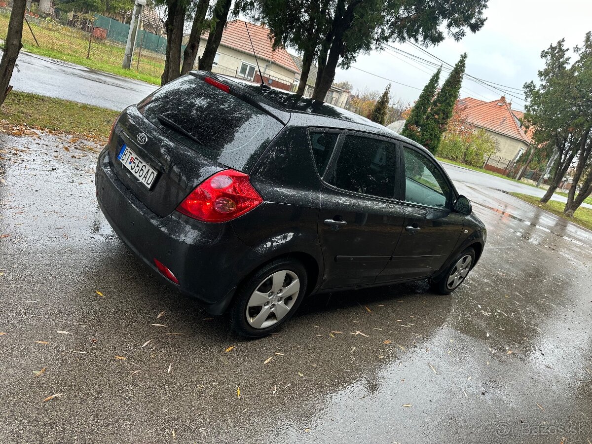 Predám kia Ceed 2009 1.6 92kw benzín - 3