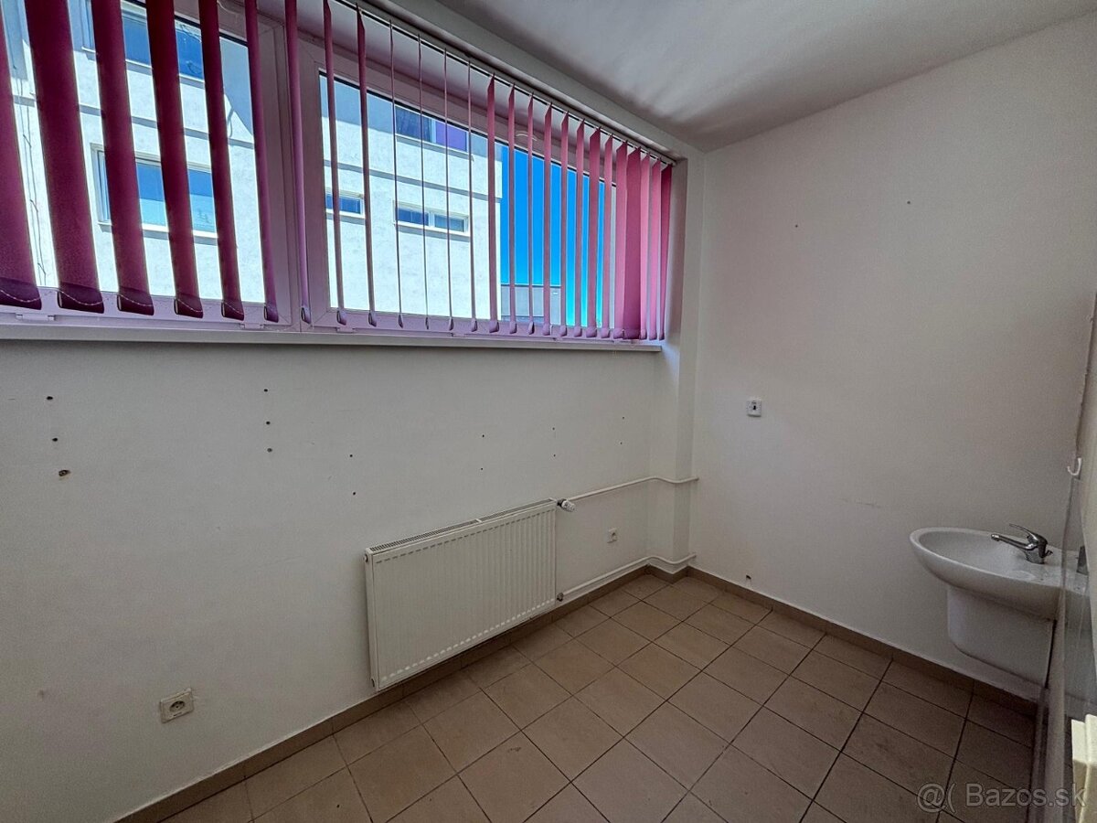 Prenájom obchodného priestoru v OD Prior v širšom centre PP - 3