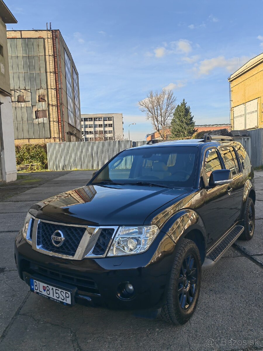 Nissan Pathfinder - 3