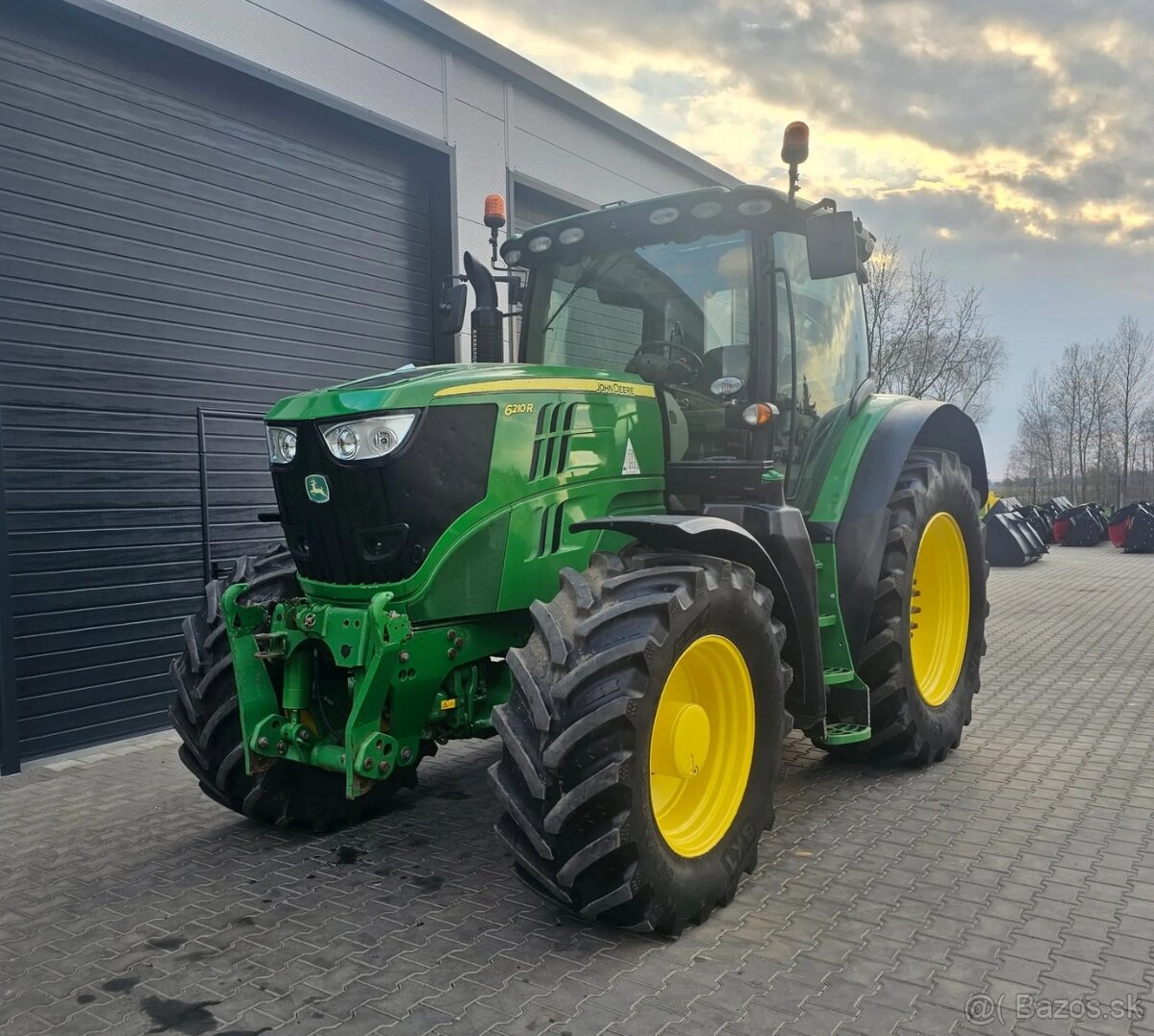 John Deere 6210R - 3