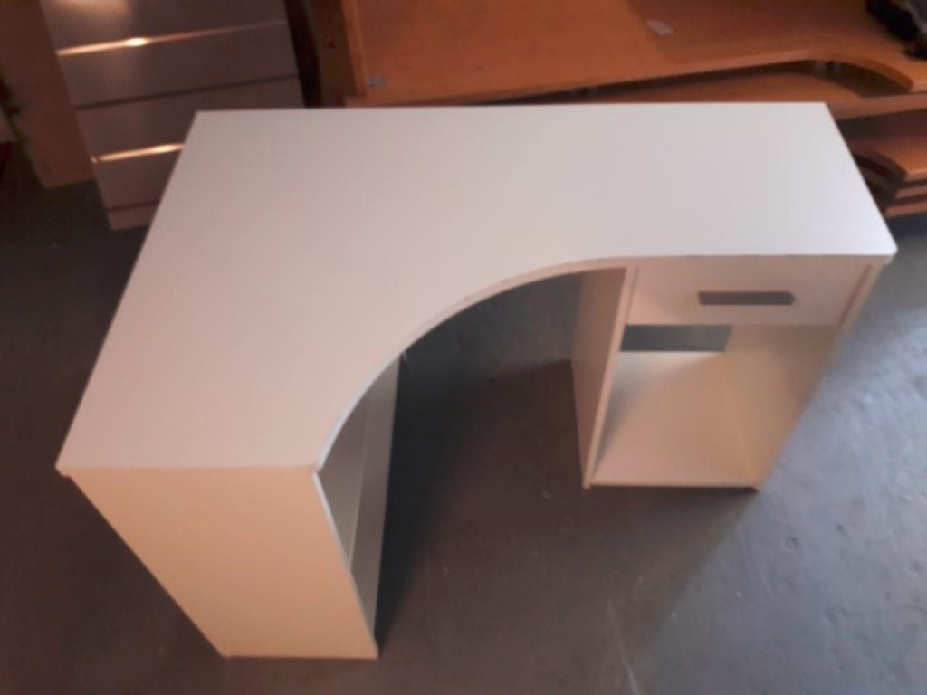Stôl biely rohový - 3