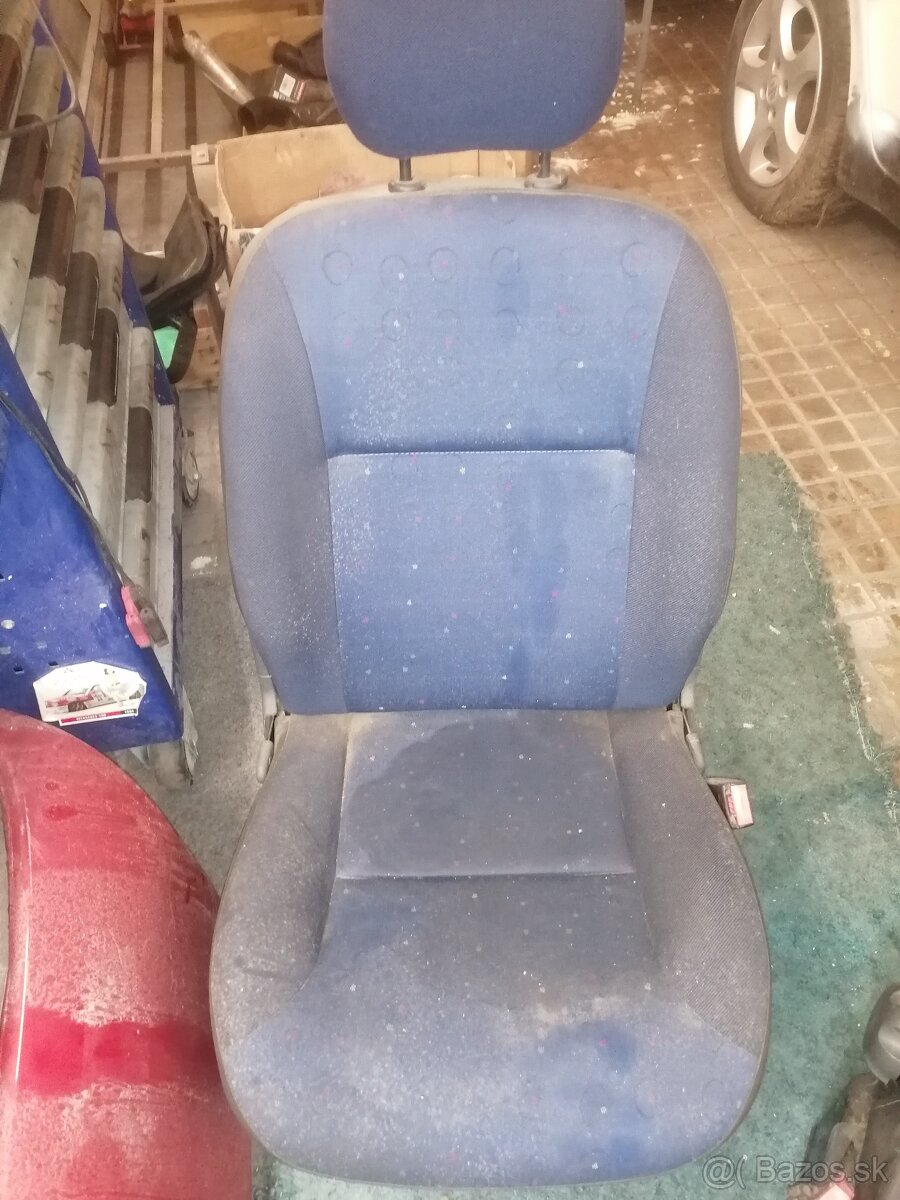 Peugeot partner predné sedačky - 3