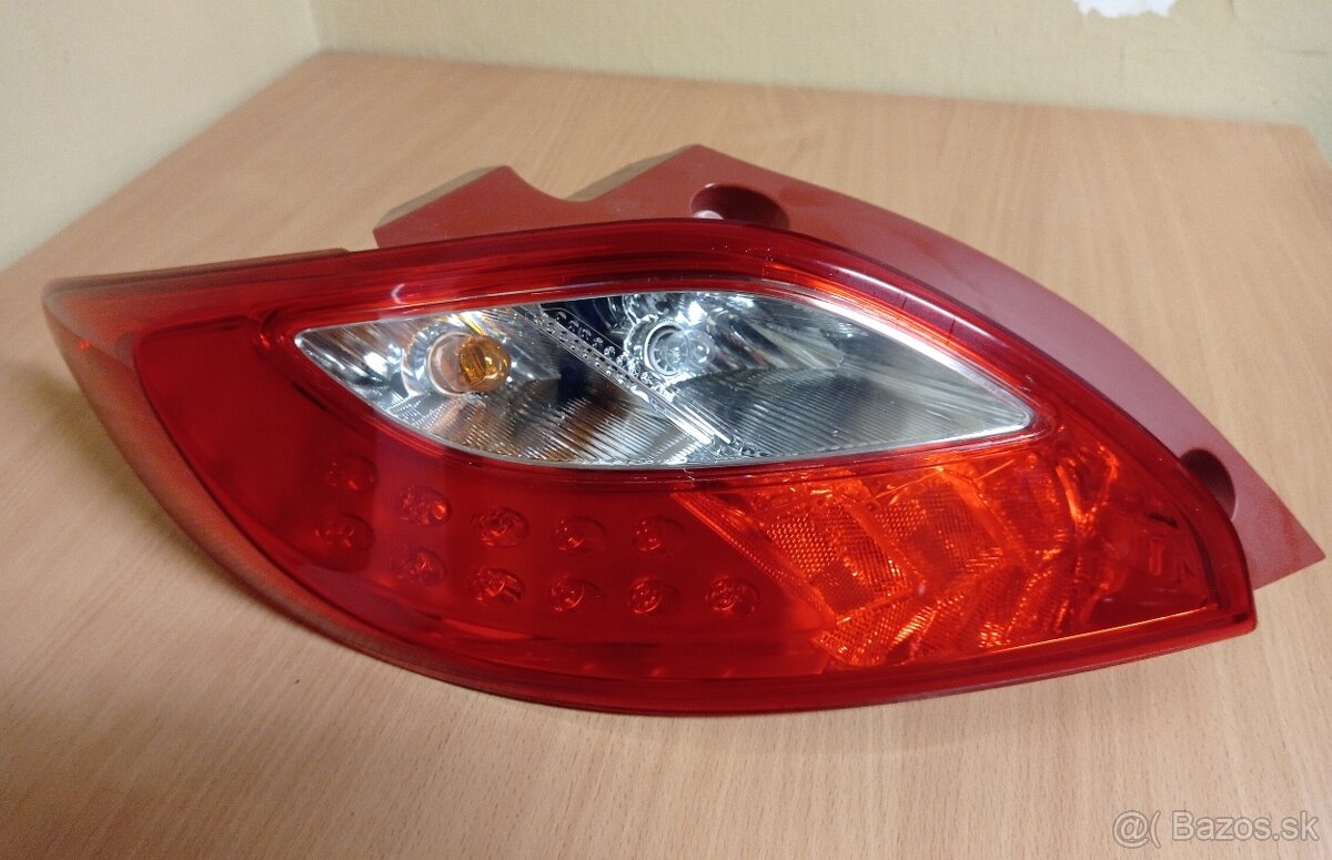 Zadné svetlá Mazda 2 DE - 3