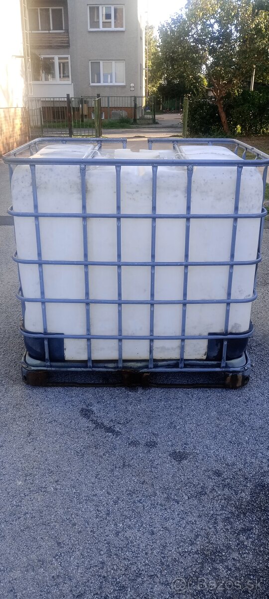 Nádrž na vodu 1000l. - 3