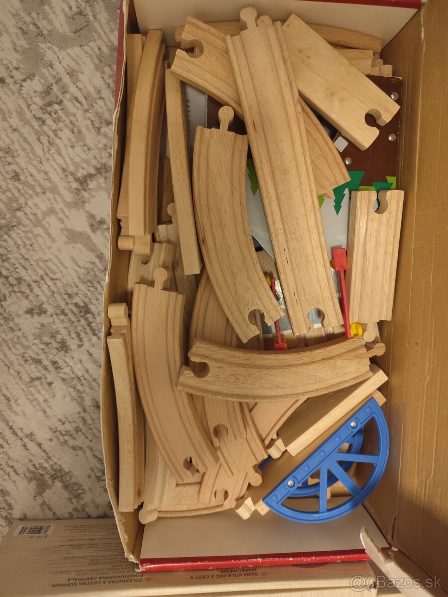 Vlak - drevený + veľa príslušenstva - 3