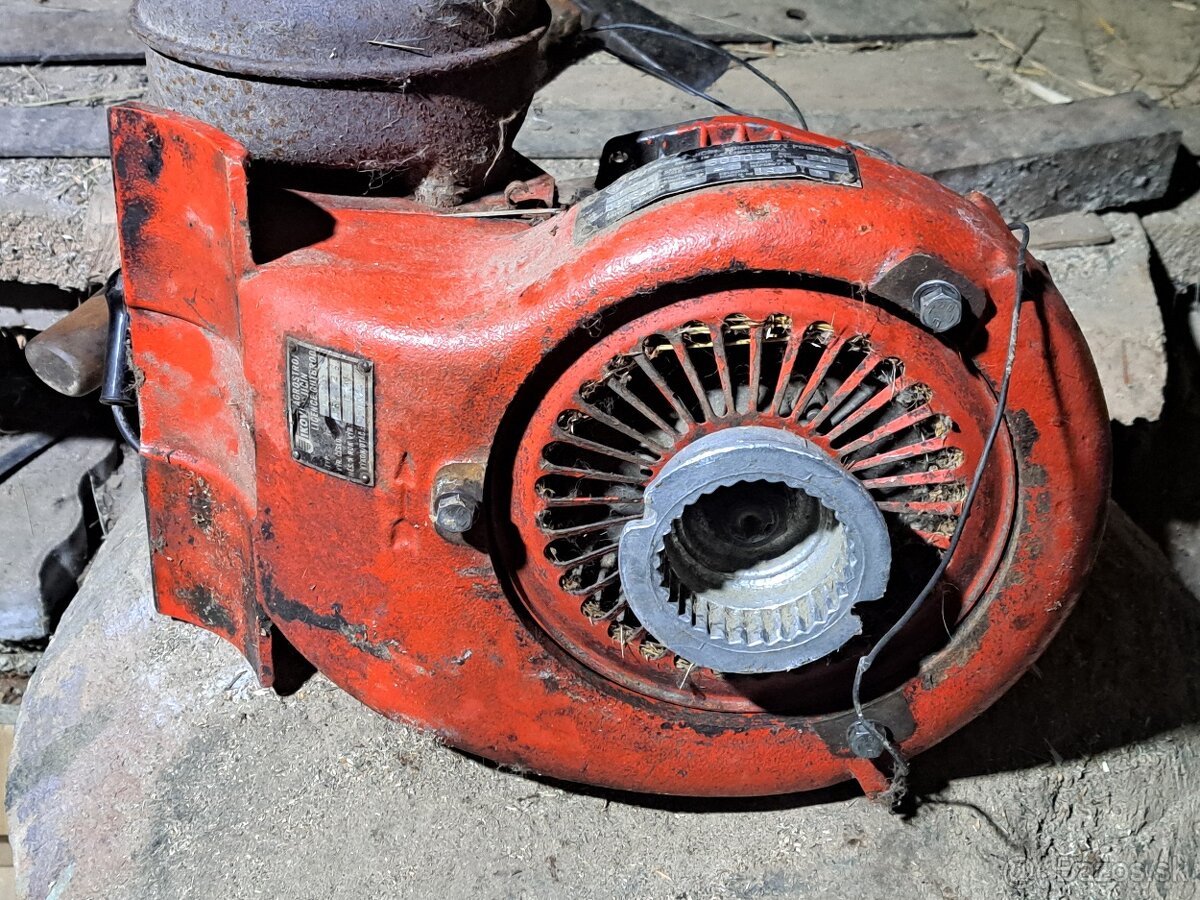 Mf70, motor na nd+ olejový filter a výfuk - 3