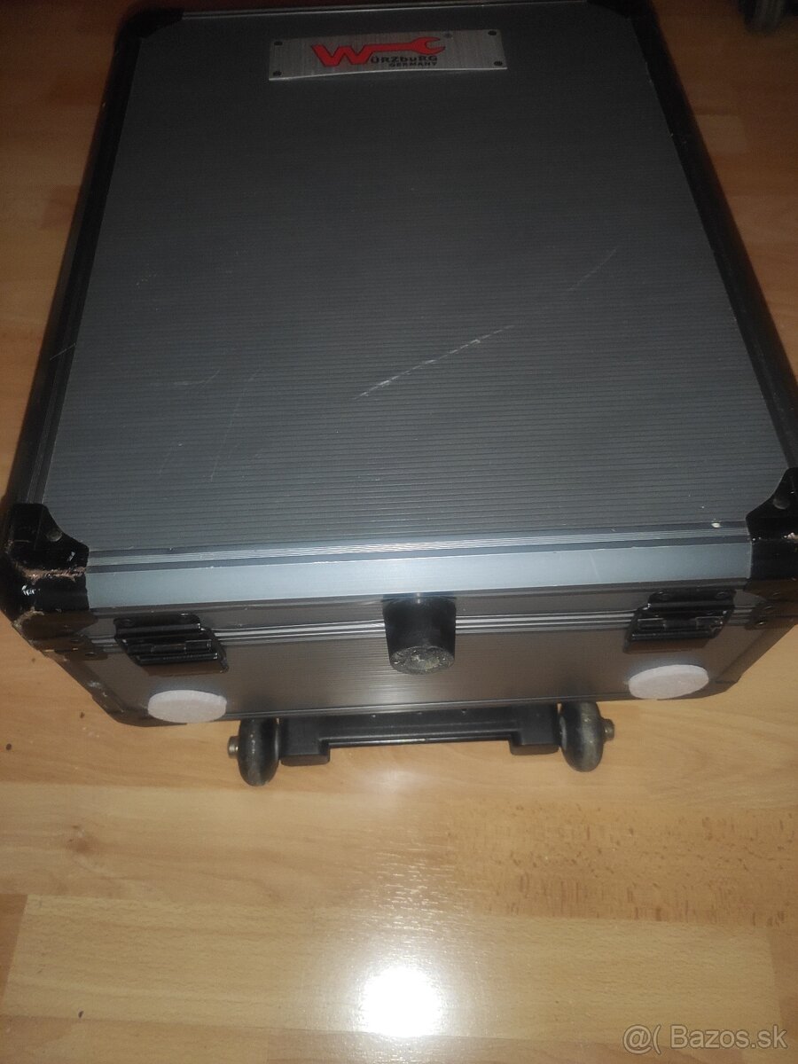 Pevný kufor na kolieskach - 3