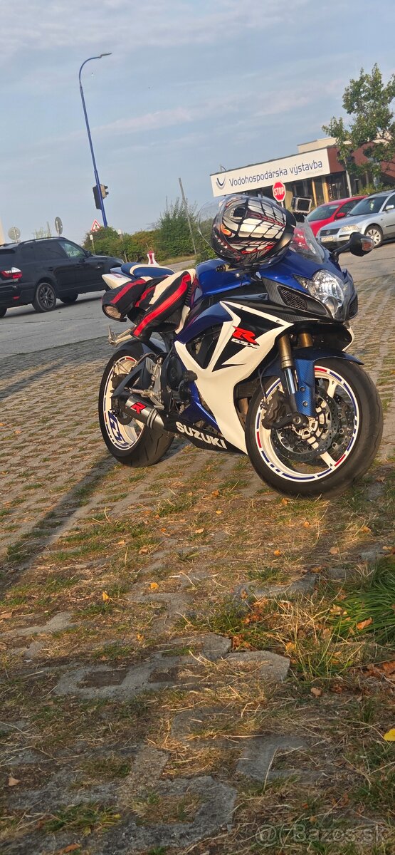 Predám suzuki gsxr 600 k7 - 3