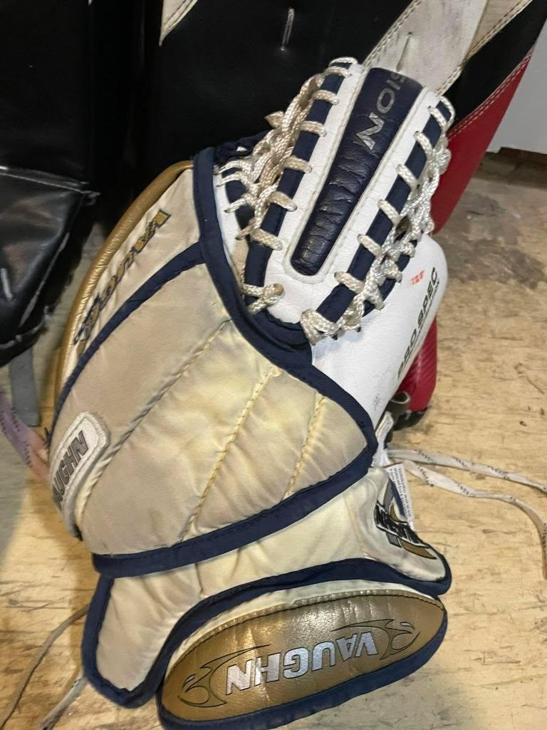 Hokejová brankarska vystroj - 3