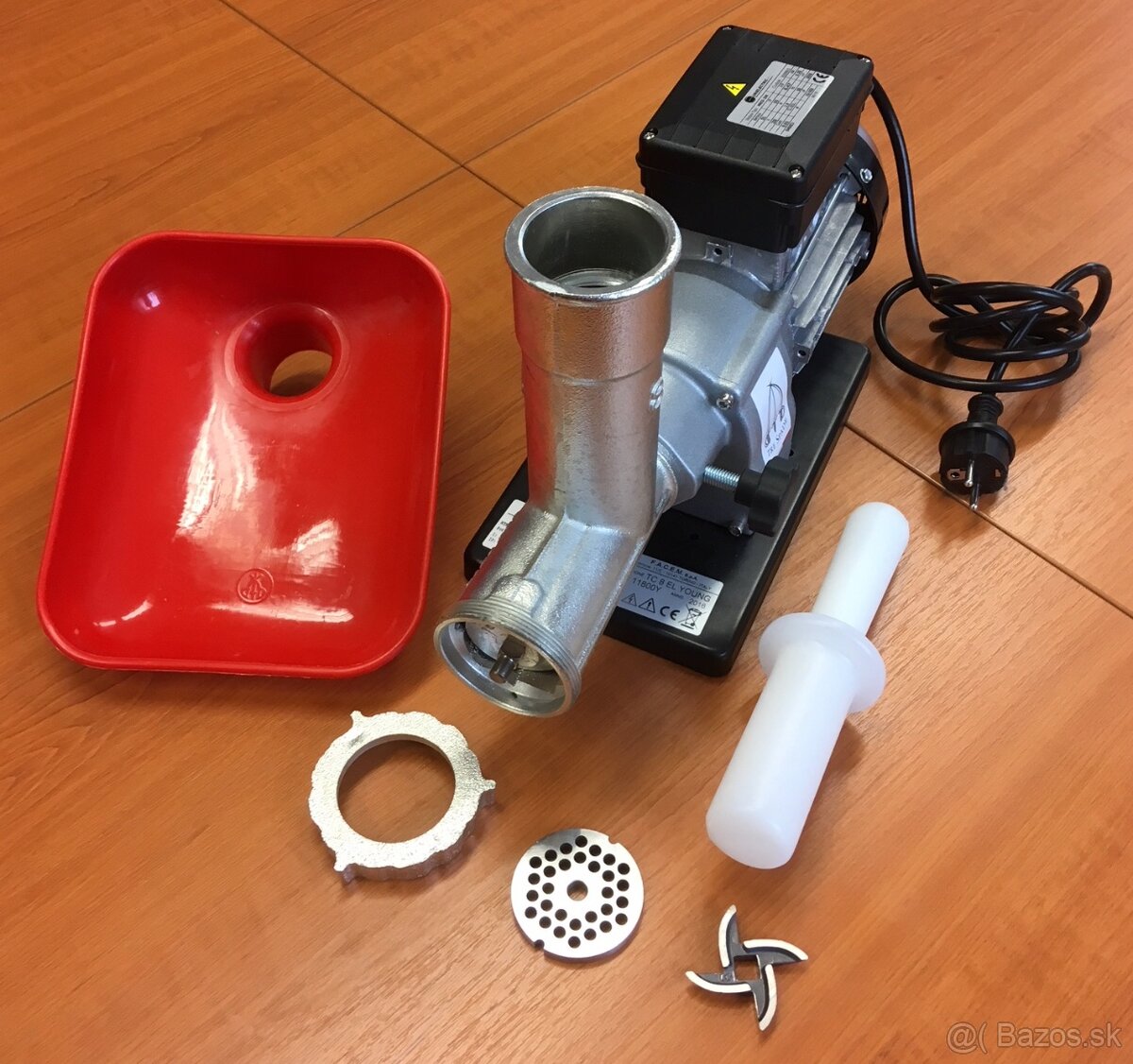 Elektrický mlynček na mäso veľ. 8 - nový, 2 roky záruka - 3