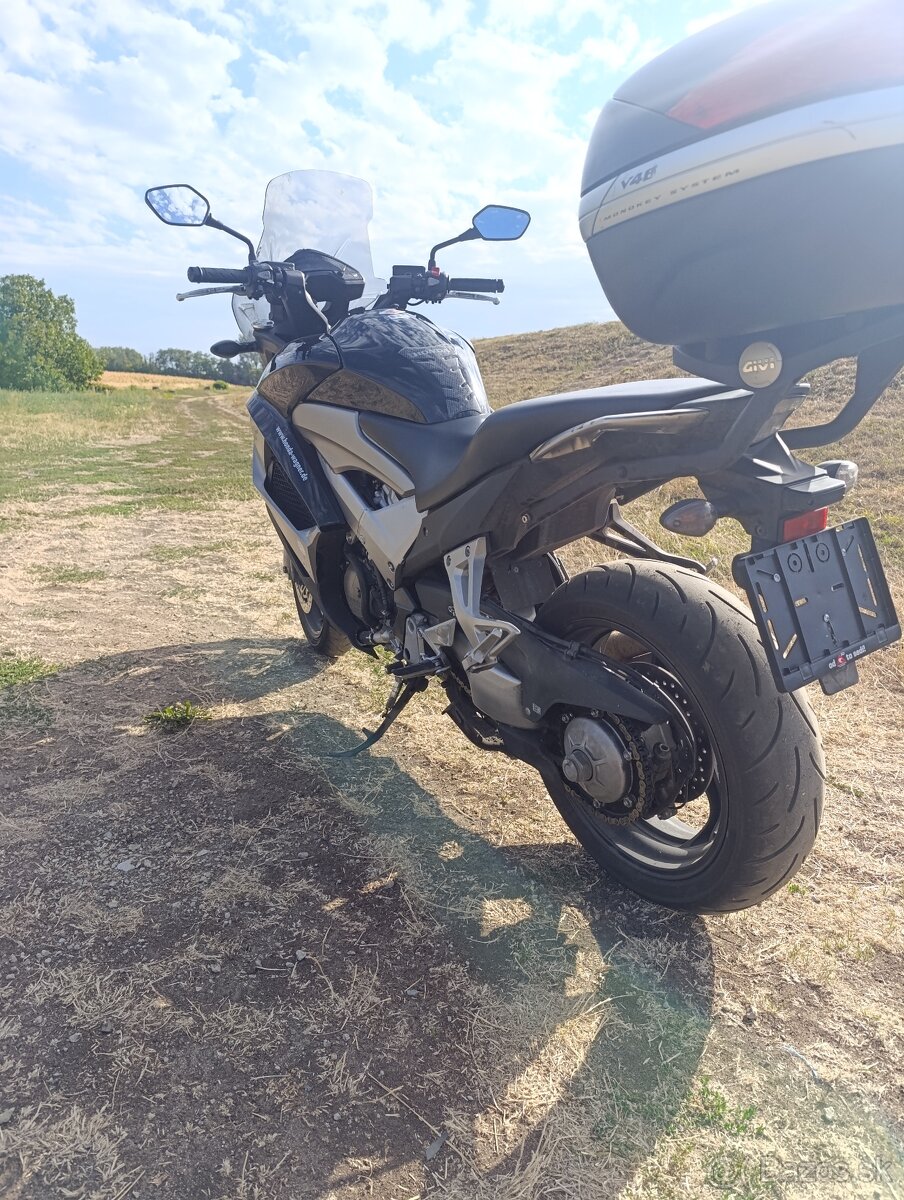 HONDA VFR 800 CROSSRUNNER r.v.2012 - 3