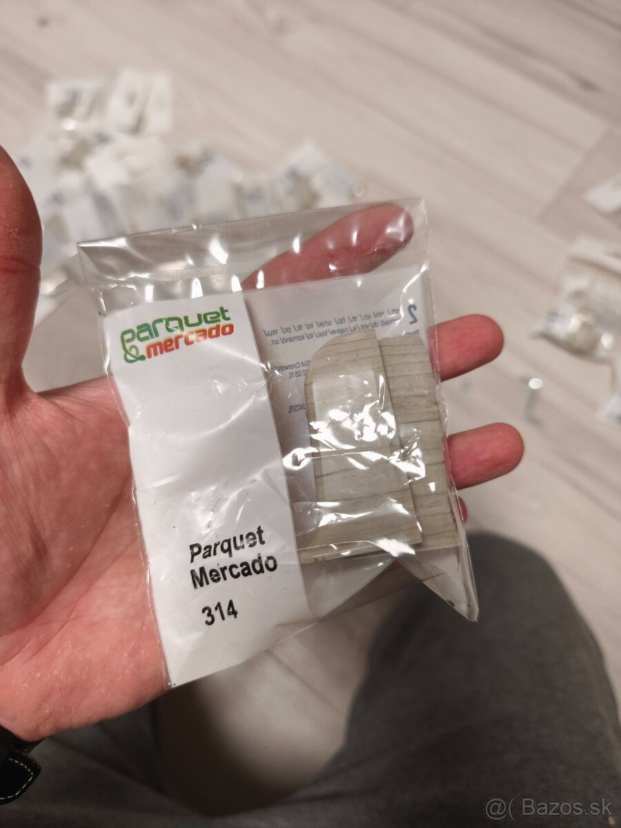 Predám príslušenstvo k soklovým lištám Jaseň 314 - 3