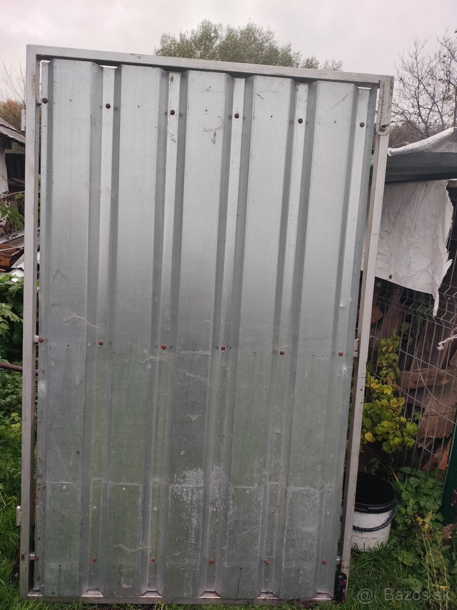 Predám Garažovu bránu A Dvere - 3
