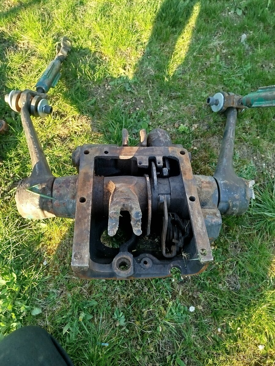 Veko hydrauliky Zetor - 3