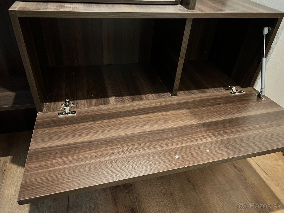 Vešiaková stena - 3