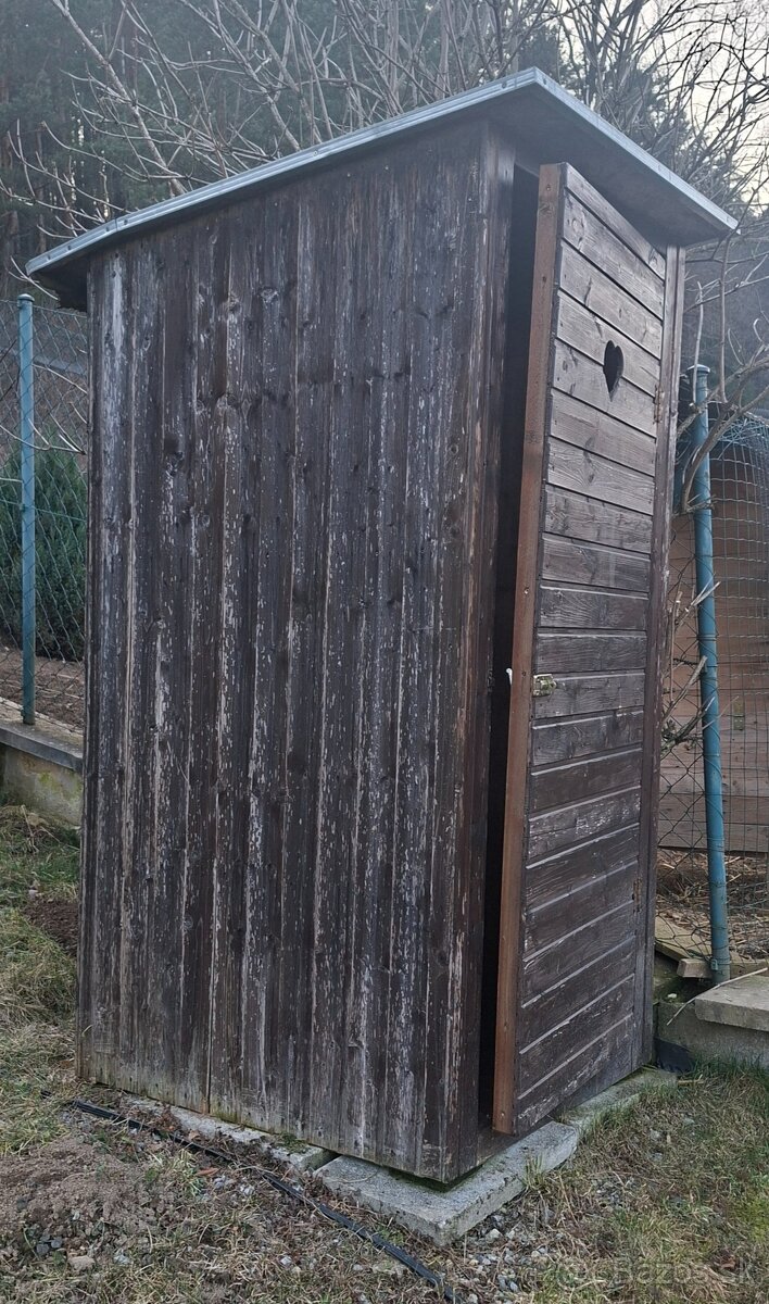 Drevená latrína - 3