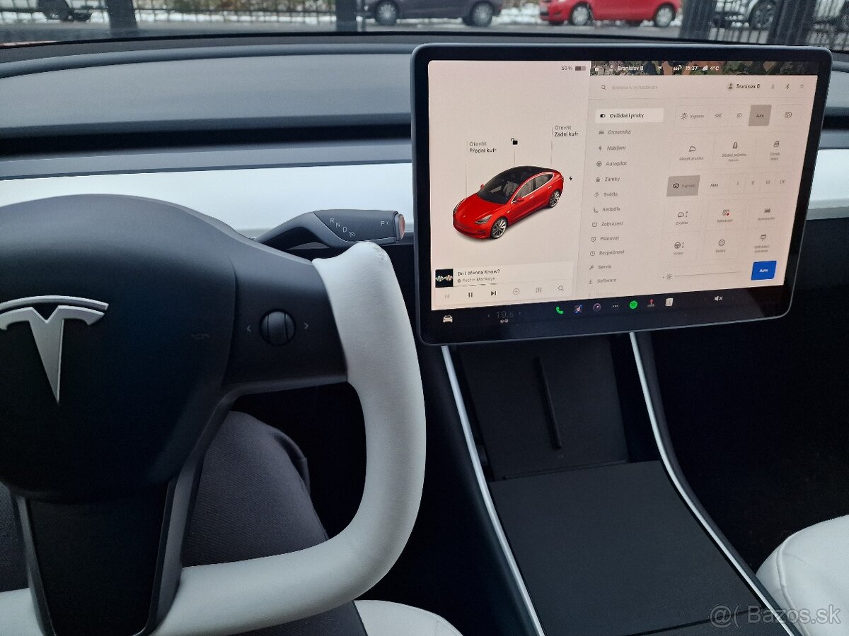 Predám volant Yoke a laktovu opierku na tesla model 3 a Y - 3