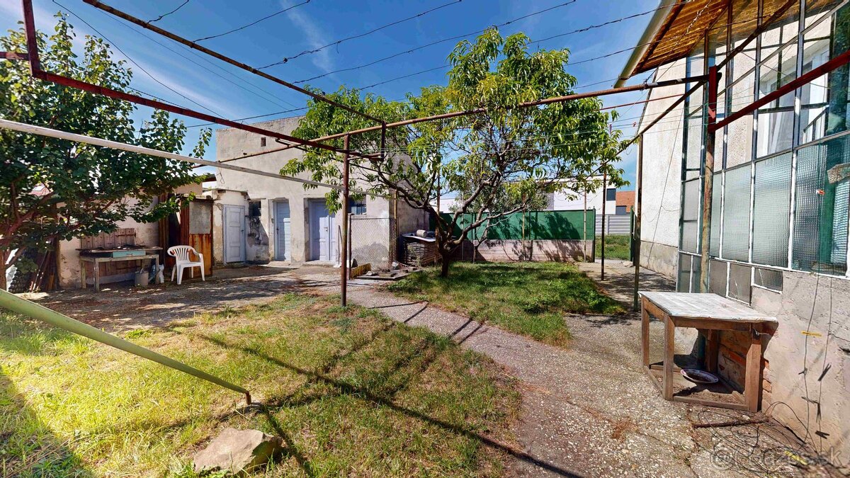 PREDAJ – STARŠÍ TEHLOVÝ RODINNÝ DOM V HRNČIAROVCIACH NAD PAR - 3