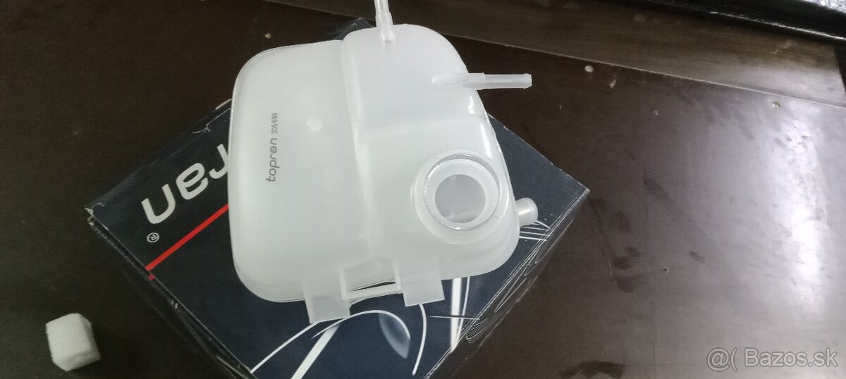 Vyrovnávacia nádobka chladiacej kvapaliny - 3