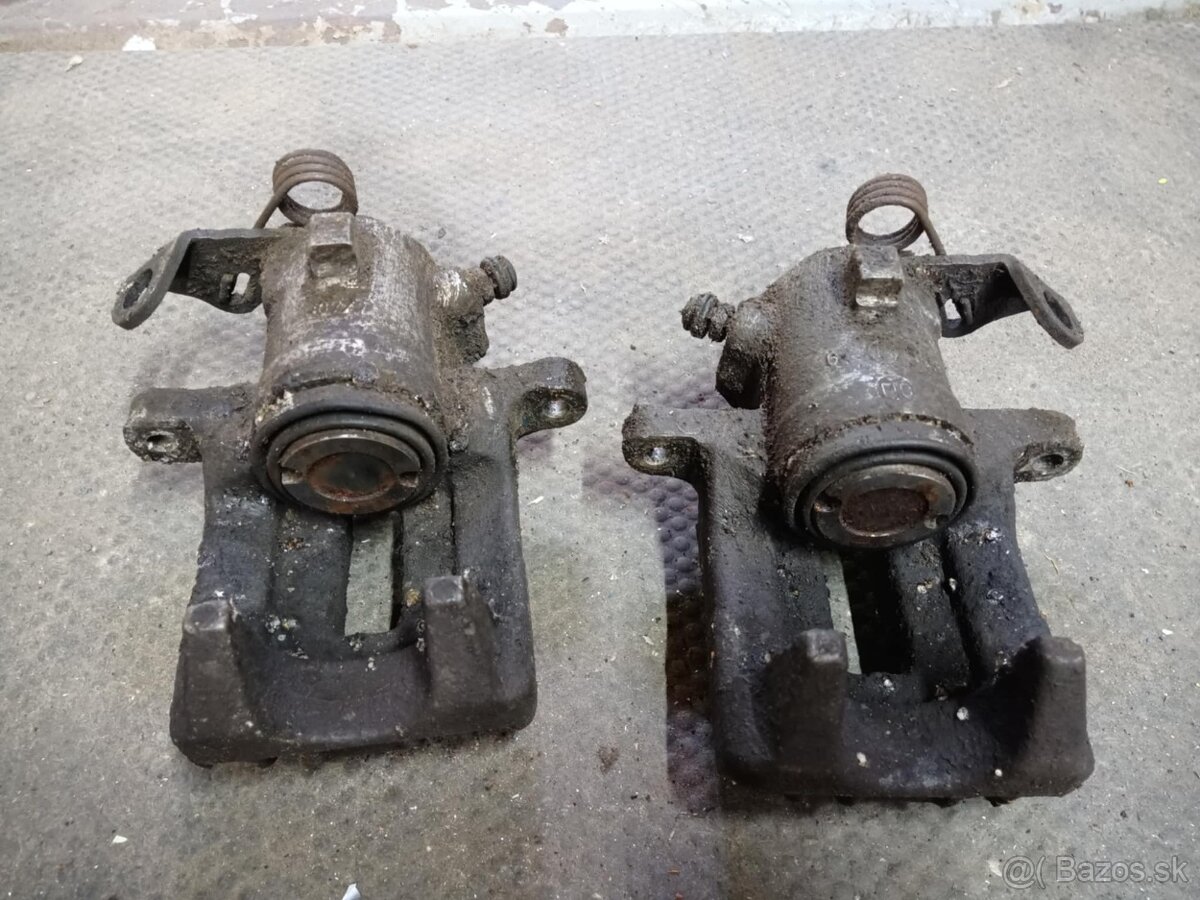 Zadné brzdové strmene golf 4, octavia 1, audi A3,Leon 1 - 3