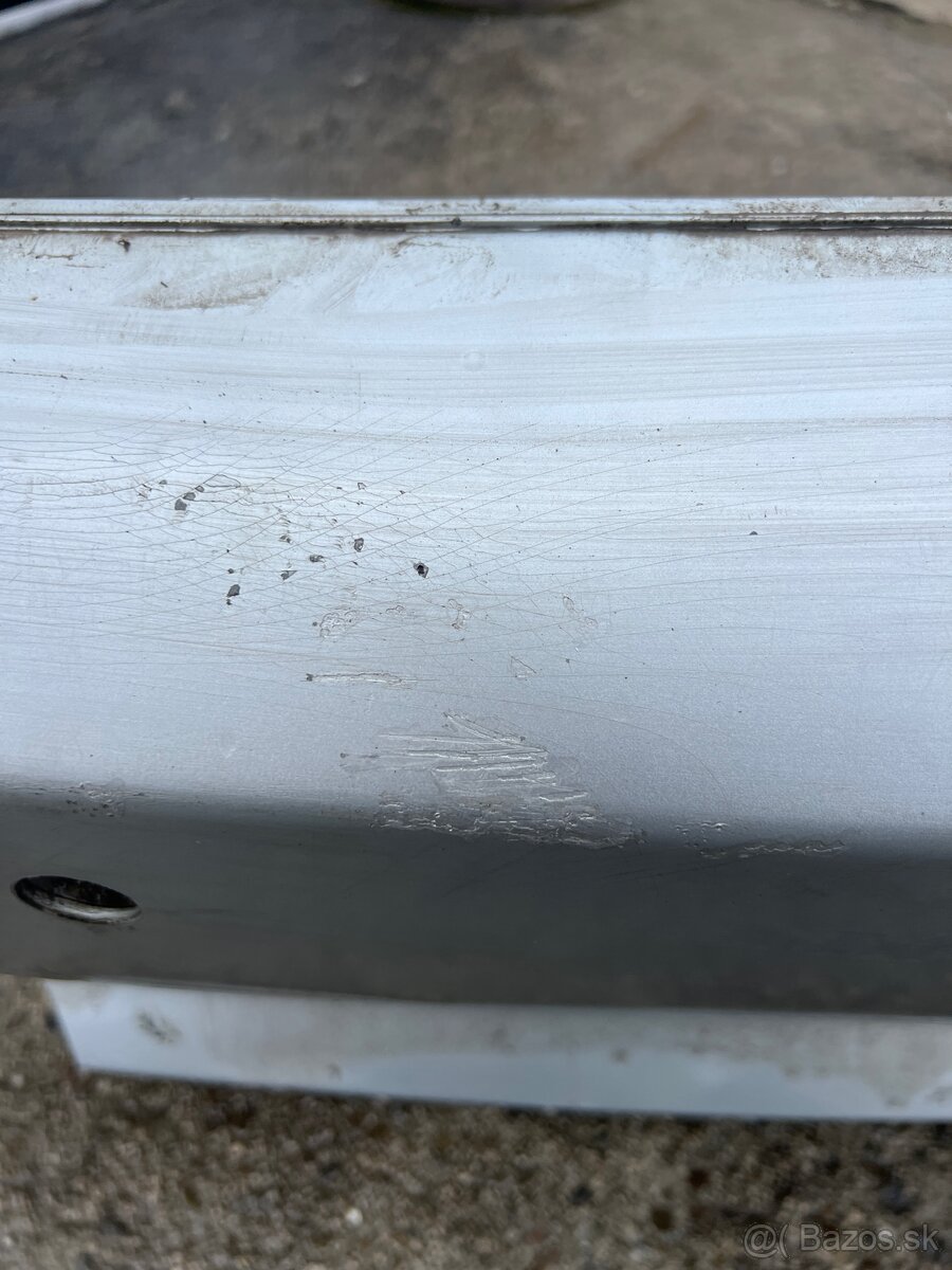 Zadný naraznik e60 - 3