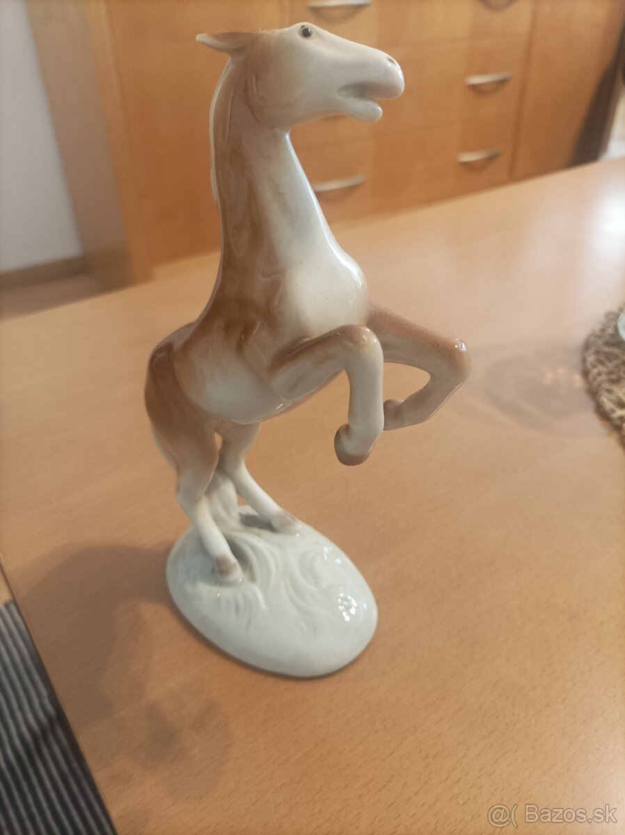 Soška Royal Dux - 3