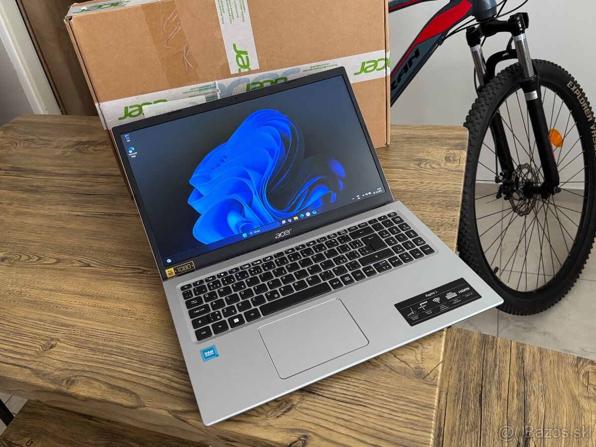 15.6"/Acer/Notebook/4GB RAM DDR5/128GB NVMe SSD/Intel HD 2G - 3