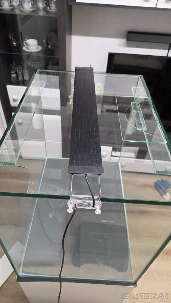 Predám akvárium a skrinku - 3