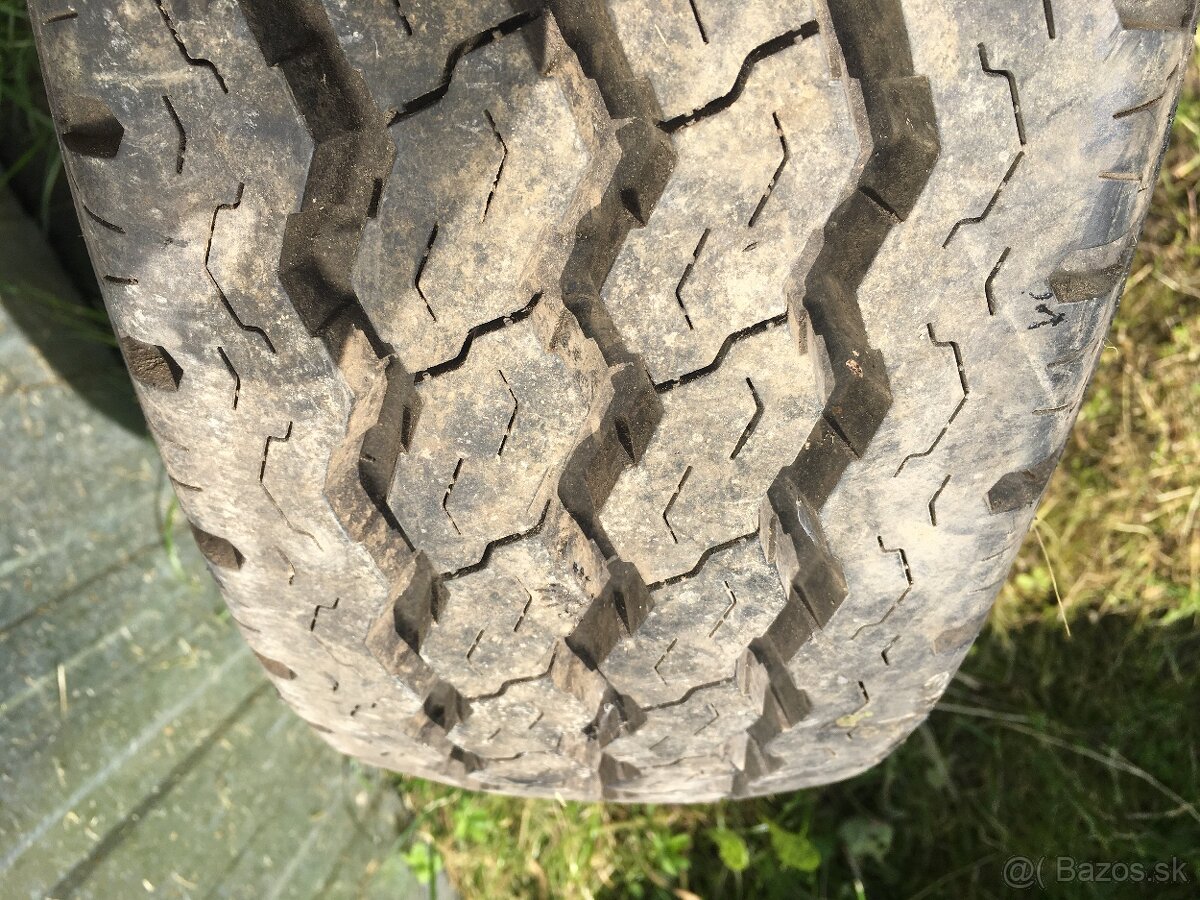 Pneu 195/70 r15c - 3