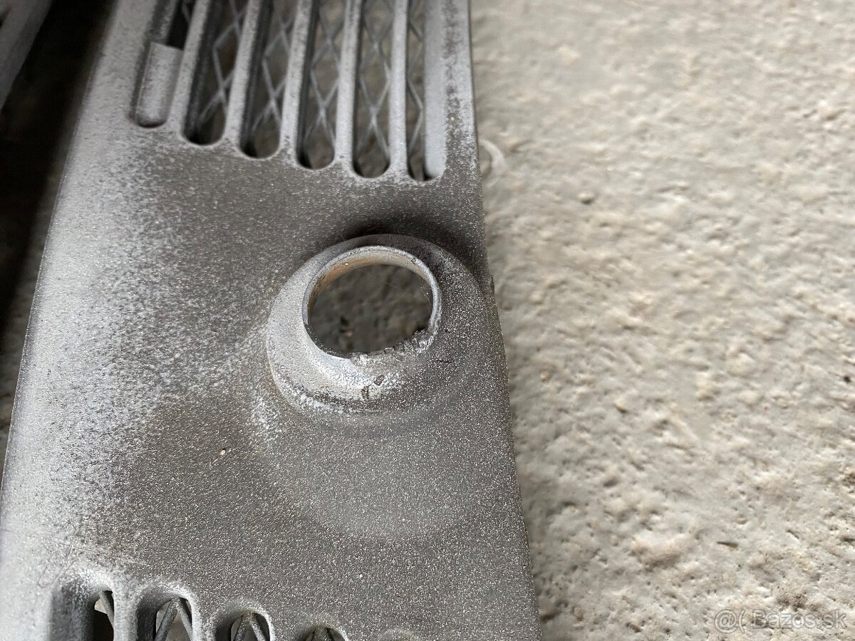 Bmw e30 krytky pod čelné sklo - 3