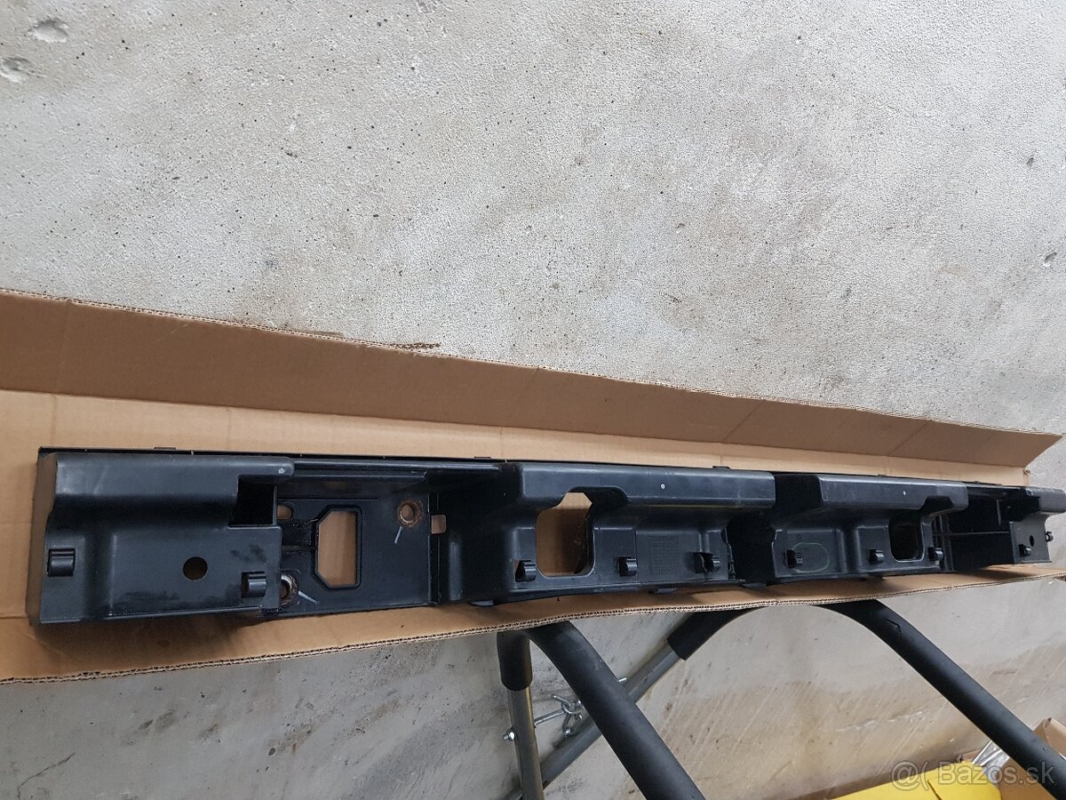 Vw T6 zadná výstuha - 3