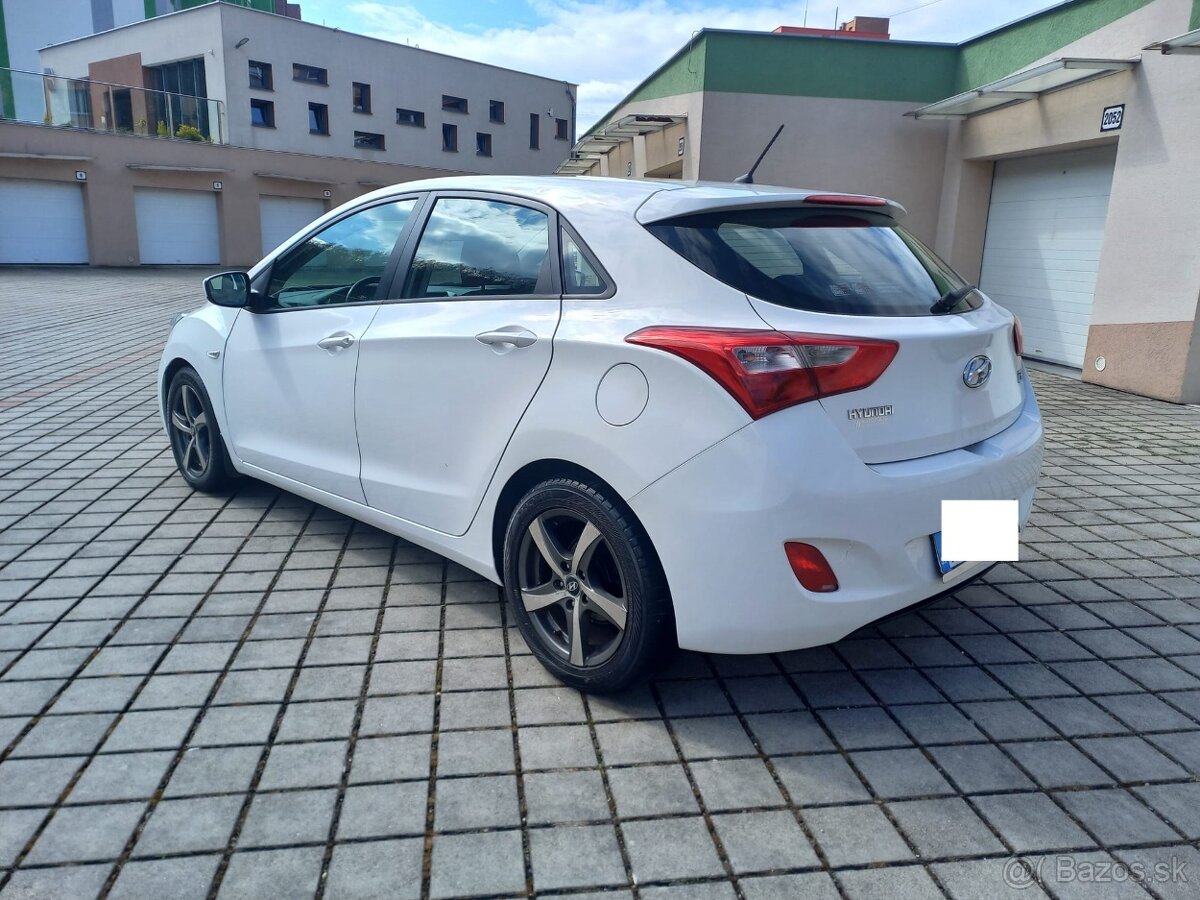 Hyundai i30 1.4 CRDi 66Kw 90ps ELEGANCE - 3