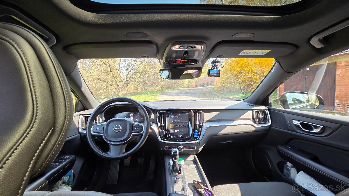 Volvo V60 kombi, Momentum Pro, nebourané, model 2020 - 3
