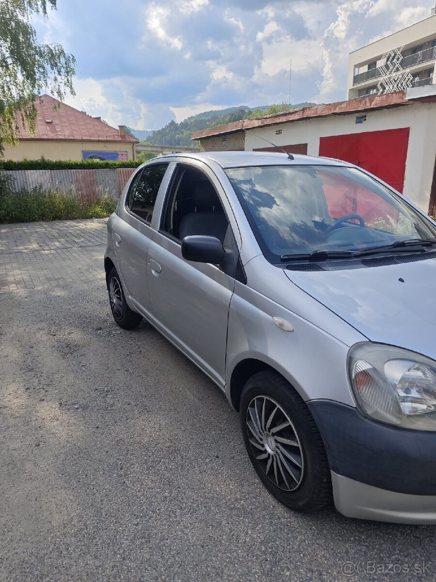 Predám Toyota Yaris 1.0 - 3