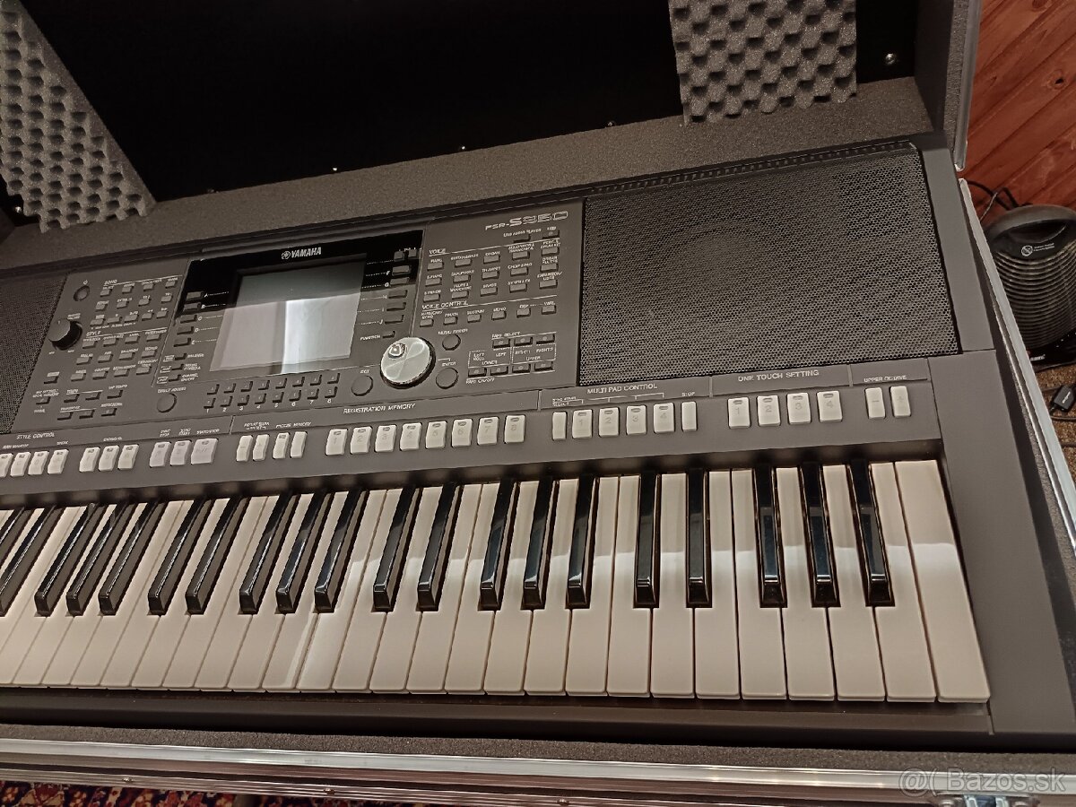 Yamaha PSR - S950 - 3