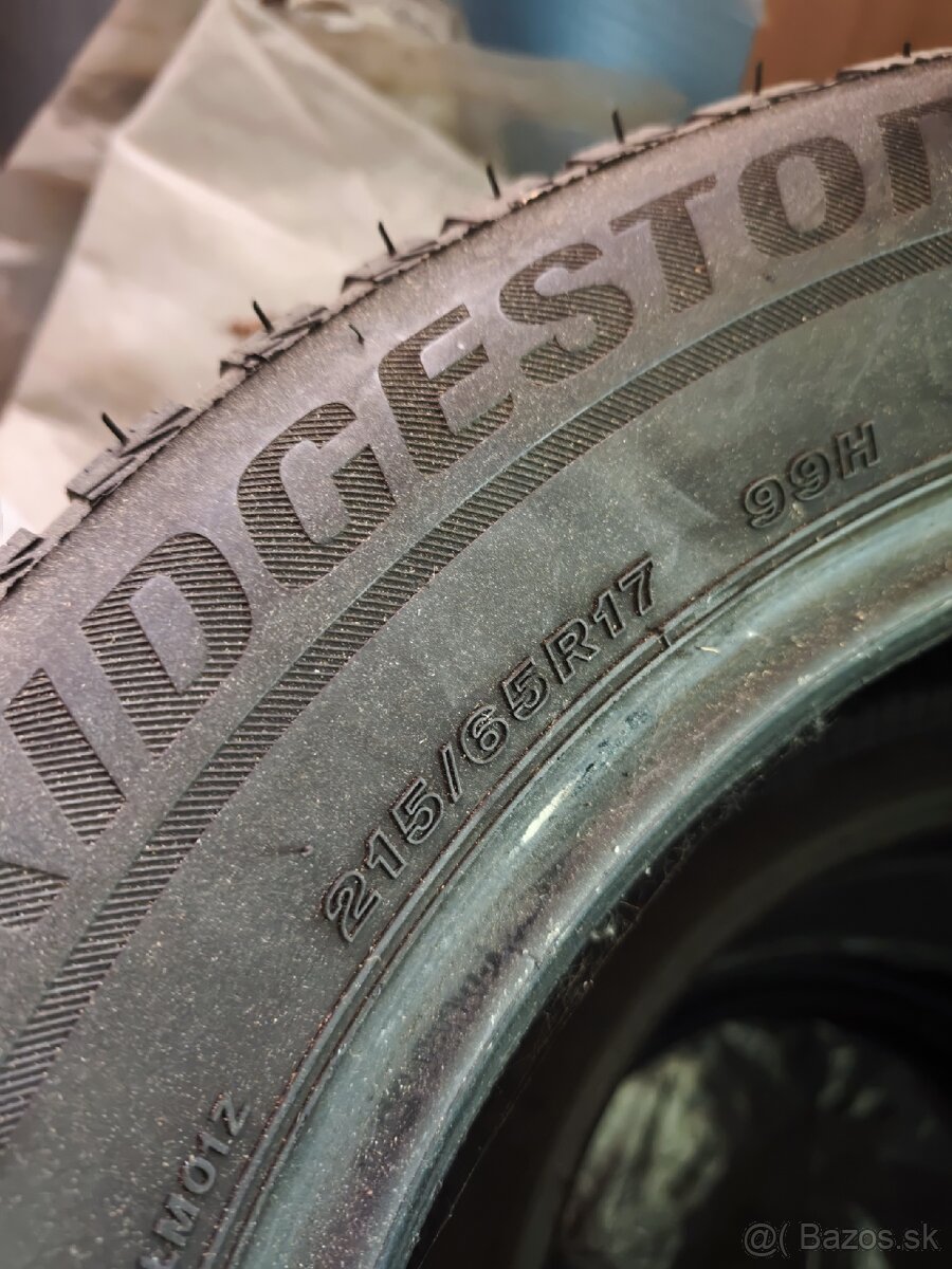 Bridgestone 215/65R17 - 3