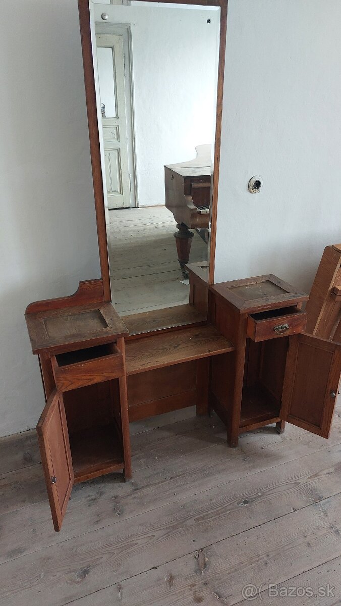 Starý toaletný stolík - 3