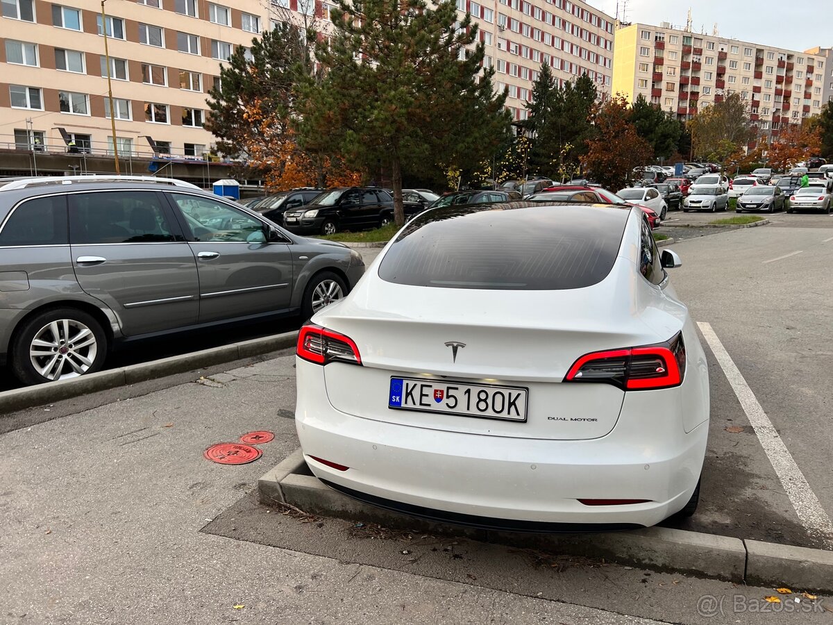 Tesla model 3 - 3