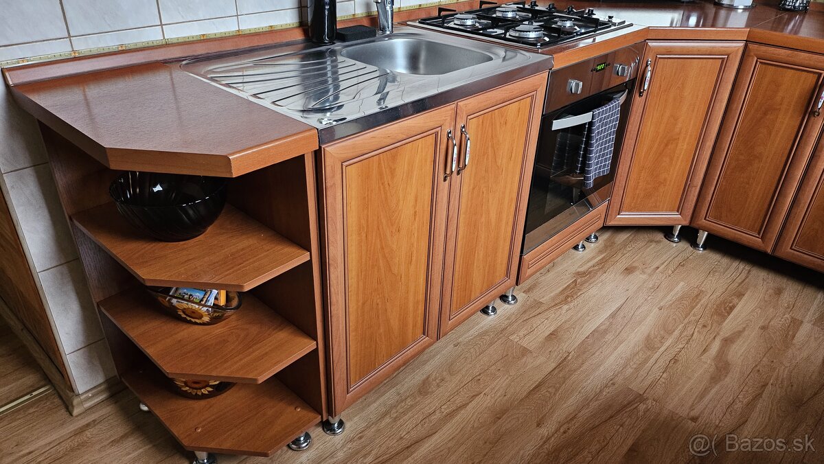 Kuchynská linka so spotrebičmi - 3