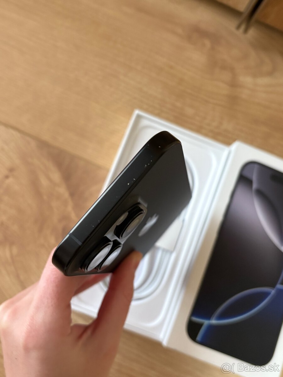 iPhone 16 Pro 256GB Black Titanium - 3