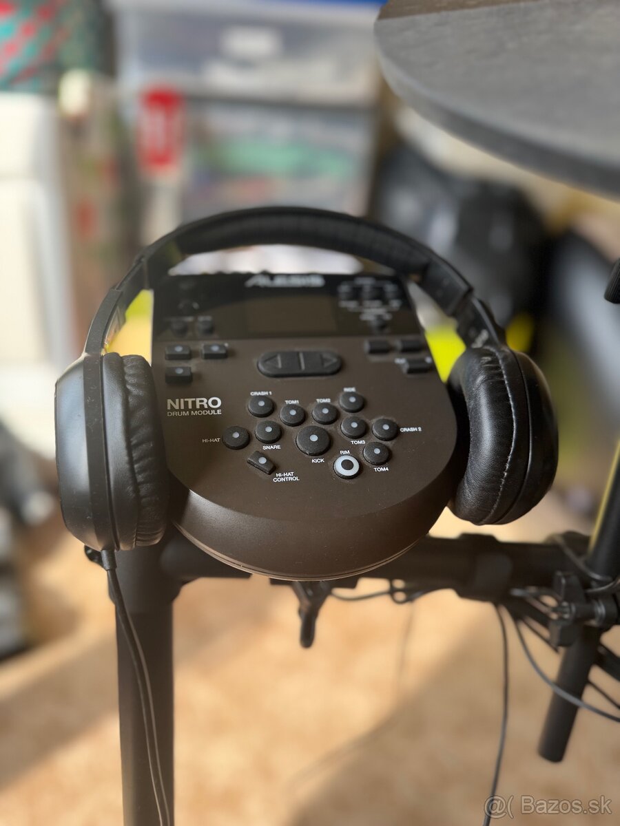 Elektronické bubny Alesis + stolička - 3