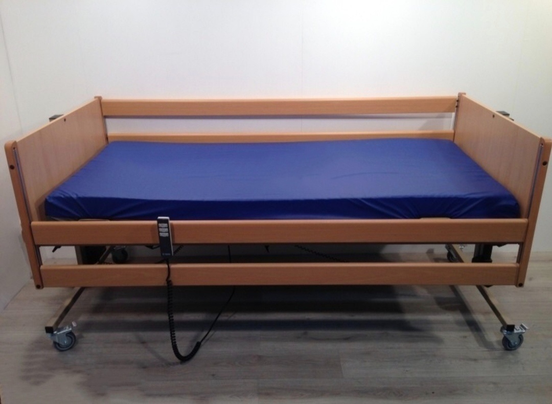 Polohovateľná posteľ pre imobilných - 3
