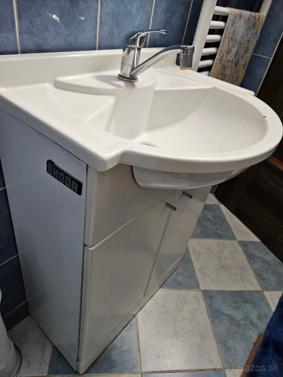 Predám skrinku s plastovým umývadlom+batéria+sifón - 3