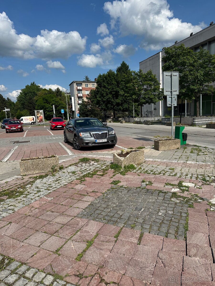 Lancia thema / chrysler 300