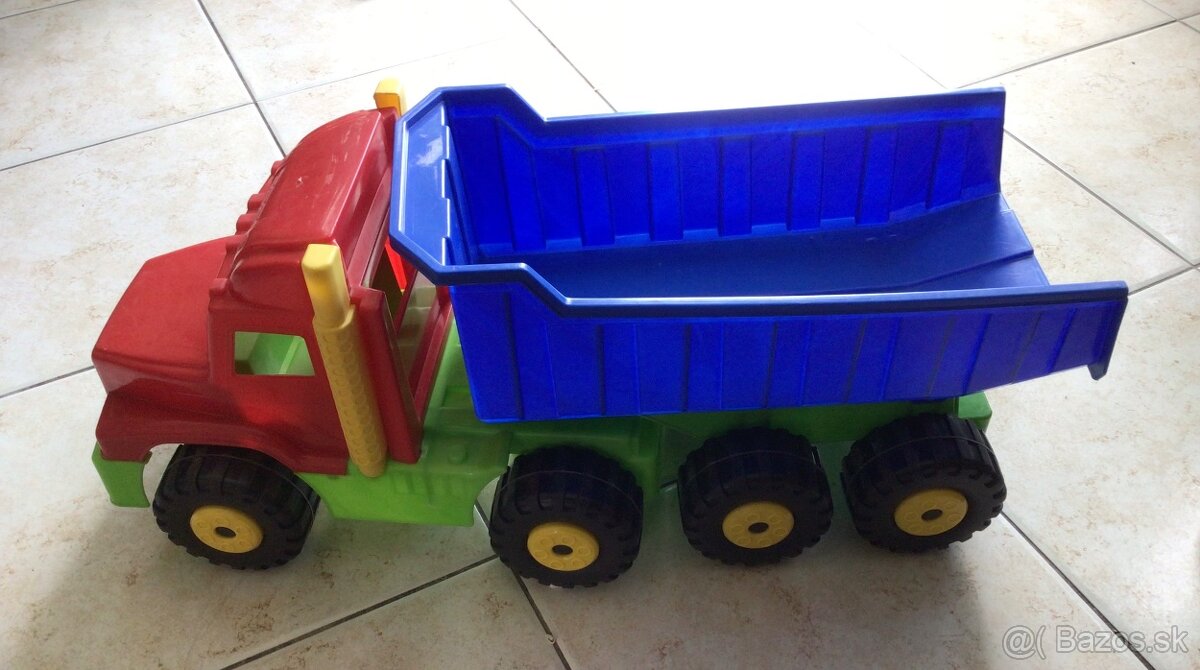 Tri autíčka pre juniora, cena spolu 5€ - 3